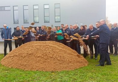 Spatenstich für Feuerwehrübungsturm